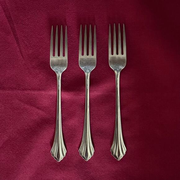Oneida BANCROFT Dinner Forks Set of 3 Stainless Flatware GLOSSY Outlined 7 1/4” - Picture 2 of 4